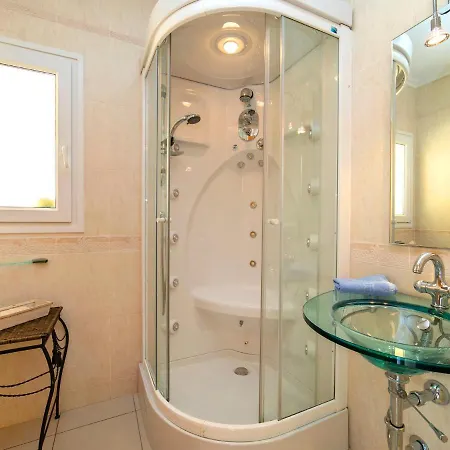 Holiday home Fleur By Interhome